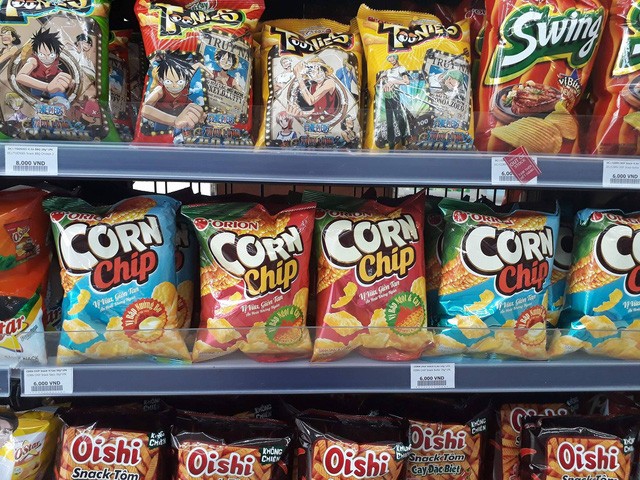  Bim bim Corn Chip của Orion bán với giá 6.000đ/gói tại Circle K, trong khi cửa hàng tạp hóa chỉ bán với giá 5.000đ. 
