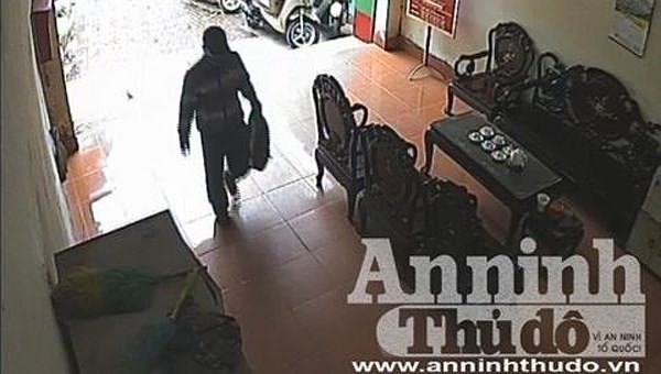 Diễn biến vụ cướp ngân hàng ở Bắc Giang qua hình ảnh camera an ninh - Ảnh 2