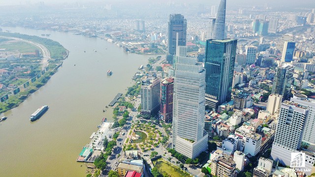 Với lợi thế là khu trung tâm tài chính lớn nhất cả nước, có tầm nhìn bao trọn sông Sài Gòn, TP.HCM đã quy hoạch nhiều khu đất vàng để phát triển trung tâm thương mại cao cấp, nhưng một số khu đất vẫn đang bị bỏ hoang 