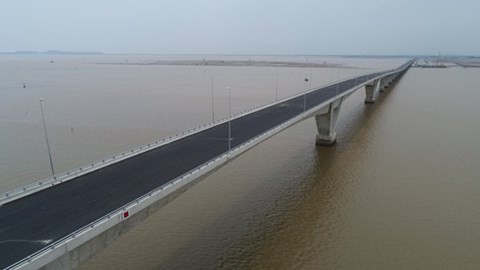 Nhiều khiếm khuyết tại dự án đường ôtô vượt biển dài nhất Việt Nam