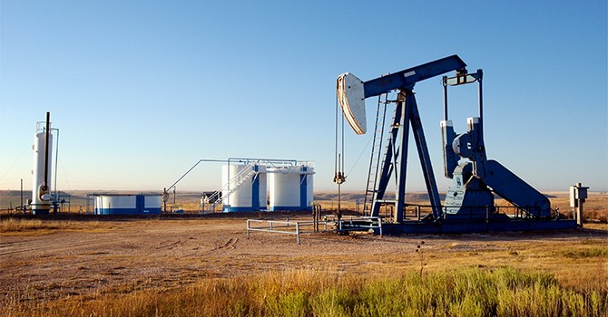 Giá dầu đảo chiều tăng sau chuỗi giảm 6 phiên 