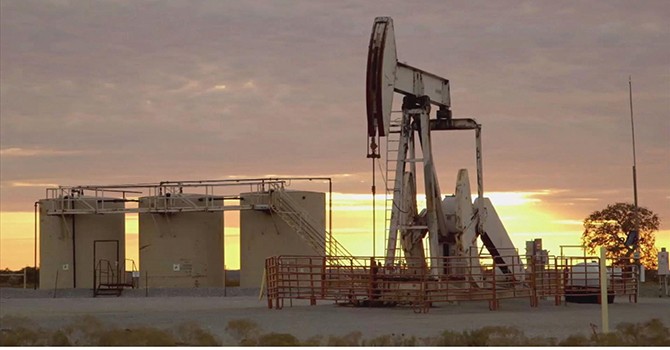 Giá dầu quay đầu tăng do tồn kho ở Mỹ được dự báo giảm 