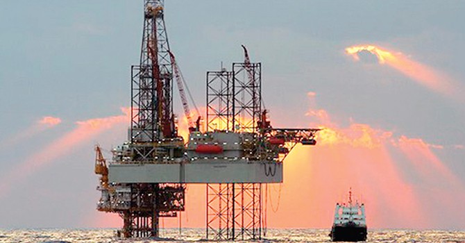 “Bầm dập” bởi giá dầu giảm, các công ty Mỹ giảm hoạt động khai thác? 