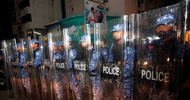 Khủng hoảng chính trị, Tổng thống Maldives ban bố tình trạng khẩn cấp