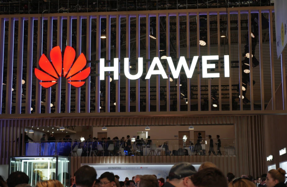 Bù đắp doanh số smartphone sụt giảm, Huawei nuôi lợn bằng AI