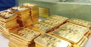 Vàng SJC đắt hơn vàng thế giới hơn 4 triệu đồng/lượng