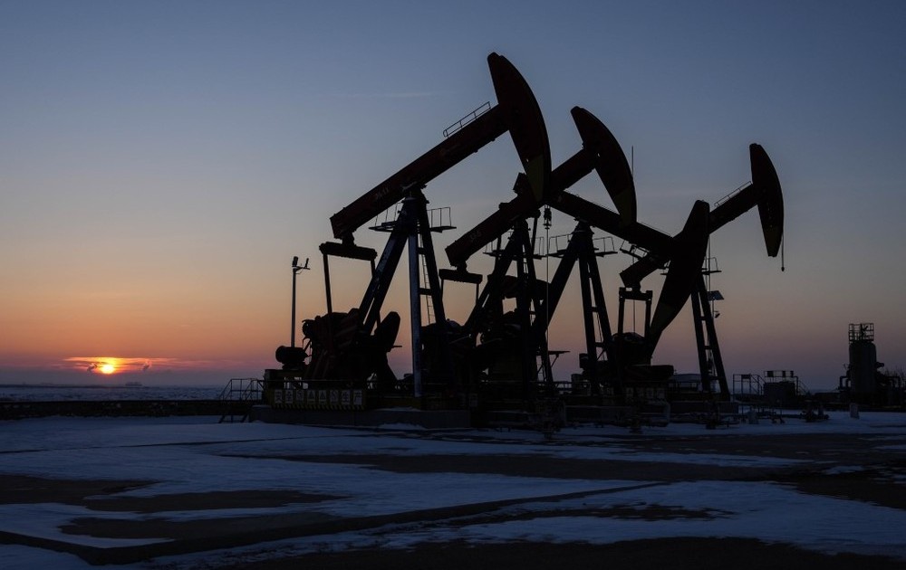 Giá dầu tăng cao do lo ngại gián đoạn nguồn cung trên toàn cầu
