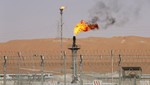 Công nhân tại cơ sở dầu mỏ Saudi Aramco ở Abqaiq, Saudi Arabia. Ảnh: Reuters