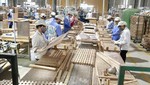 Dây chuyền sản xuất sản phẩm đồ gỗ nội, ngoại thất xuất khẩu tại nhà máy của Công ty CP Woodsland Tuyên Quang. Ảnh tư liệu: Vũ Sinh/TTXVN