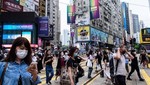 Người dân trên đường phố Hồng Kông, Trung Quốc. Ảnh: AFP/TTXVN