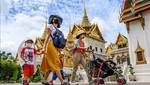 Du khách thăm quan Hoàng cung ở Bangkok, Thái Lan. Ảnh: AFP/TTXVN 