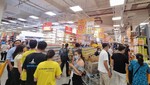 Sức mua sắm hàng Tết tại các hệ thống siêu thị đang tăng tại TP.HCM.