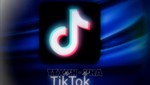Biểu tượng của mạng xã hội TikTok trên màn hình máy tính bảng. Ảnh: AFP/TTXVN