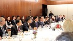Phó thủ tướng Trần Hồng Hà (thứ 4 từ trái sang) đối thoại với các tập đoàn, quỹ đầu tư. (Ảnh: Tố Uyên/TTXVN)
