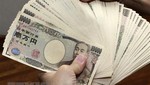 Kiểm tiền mệnh giá 10.000 yen Nhật Bản tại thủ đô Tokyo. (Ảnh: AFP/TTXVN)