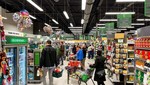 Khách hàng mua sắm tại một siêu thị ở Nashville, Tennessee, Mỹ. (Ảnh: AFP/TTXVN)