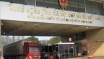 Xe hàng xuất nhập khẩu qua cửa khẩu Quốc tế đường bộ số II Kim Thành-Lào Cai. 