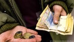 Lạm phát ở Ukraine dự kiến đạt 30% vào cuối năm nay và sẽ tăng cao hơn nữa nếu Kiev tiếp tục in tiền. Ảnh: DW
