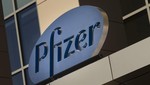 Biểu tượng hãng dược Pfizer tại Cambridge, Massachusetts, Mỹ - Ảnh: AFP/TTXVN