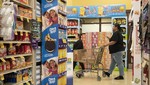 Người dân mua sắm tại một siêu thị ở Millbrae, California, Mỹ ngày 10/8/2022. Ảnh: THX/TTXVN