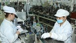 Sản xuất linh kiện điện tử kỹ thuật cao tại Cty TNHH Nidec Sankyo Việt Nam (Nhật Bản) trong Khu Công nghệ cao TP. HCM. (Ảnh: Thanh Vũ/TTXVN)