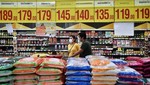Gạo được bày bán tại siêu thị ở Bangkok, Thái Lan. (Ảnh: AFP/TTXVN)