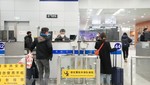 Hành khách xếp hàng để làm thủ tục tại sân bay quốc tế ở Thượng Hải, Trung Quốc, ngày 8/1/2023