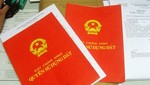 Theo phương án được Chính phủ thống nhất trong Dự thảo Luật Đất đai (sửa đổi) đất người dân được giao hợp pháp từ trước 1/7/2014 mà chứa có giấy tờ về quyền sử dụng đất sẽ được cấp "sổ đỏ". Ảnh minh họa.