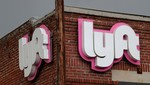 Biểu tượng của công ty chia sẻ xe Lyft. Ảnh: Reuters