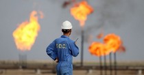 Giá dầu vọt cao nhất trong hơn 10 năm, chứng khoán Mỹ sụt sau vụ tấn công tại Saudi Arabia 