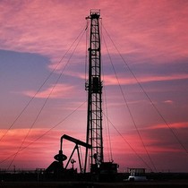 Thông điệp chính sách từ Saudi Arabia đẩy giá dầu tăng mạnh 