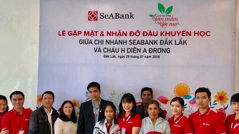 Học bổng Ươm mầm ước mơ SeABank viết tiếp giấc mơ đặt chân tới giảng đường đại học cho 16 học sinh nghèo