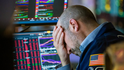 Thị trường chứng khoán chìm trong sắc đỏ, Dow Jones giảm tới 570 điểm, khi Phố Wall chờ đợi quyết định lãi suất của FED