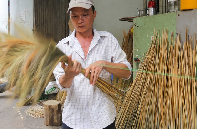 Xóm hơn nửa thế kỷ làm chổi đót ở Sài Gòn