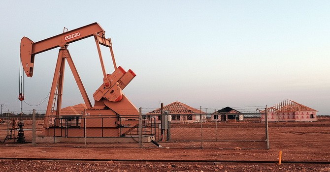Giá dầu giảm sâu khi chứng khoán Mỹ xuống mạnh 