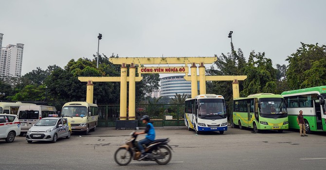 Những công viên ở Hà Nội bị “xén đất” làm nhà hàng, quán cà phê