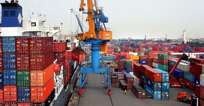 Kim ngạch xuất nhập khẩu đã vượt 242 tỷ USD