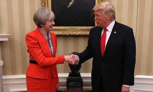 Thủ tướng Anh đề nghị Tổng thống Trump tránh người biểu tình khi tới thăm