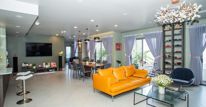 Chủ nhà gộp ba căn hộ để có phòng khách hơn 100 m2 