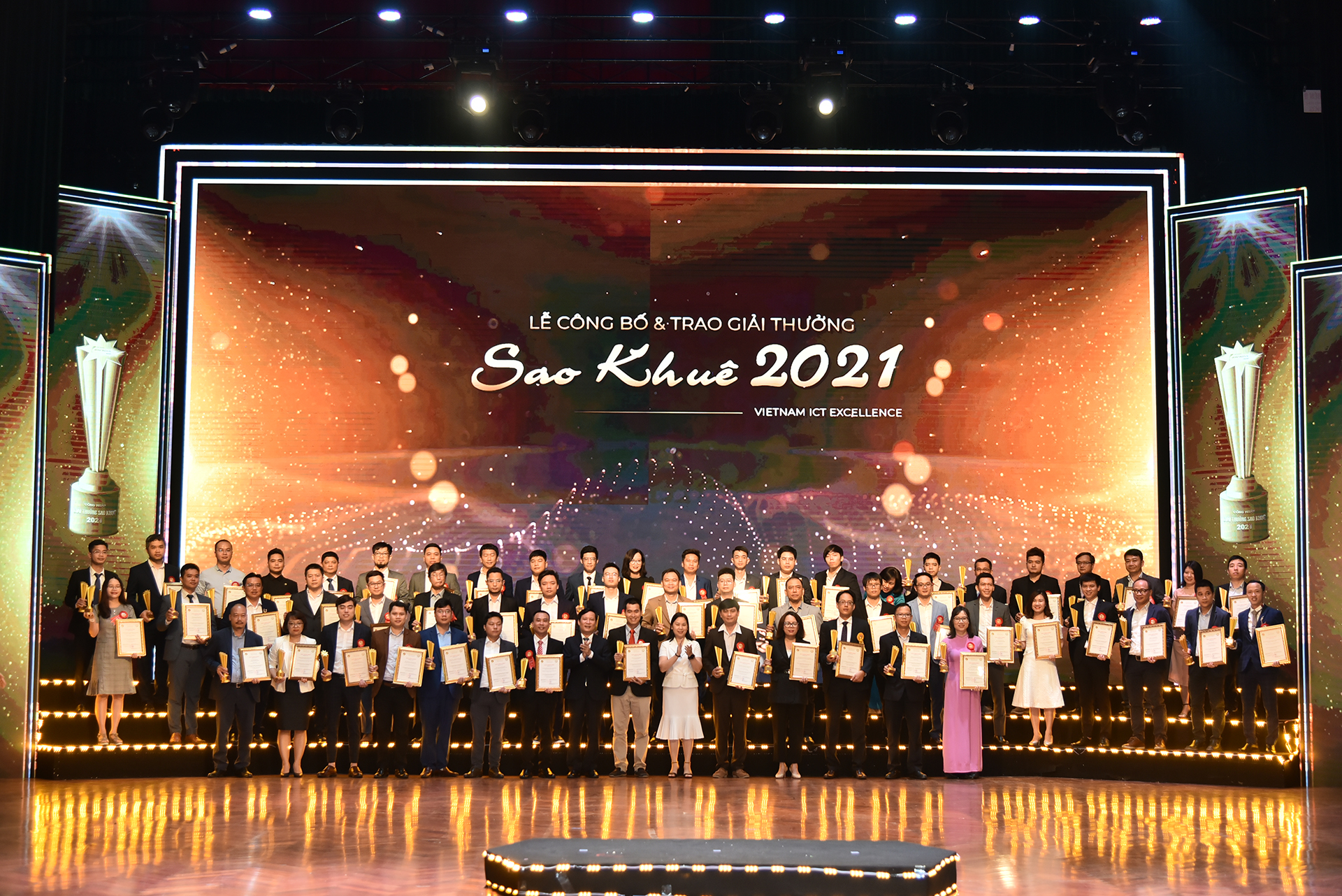 Lễ trao giải thưởng Sao Khuê năm 2021. 