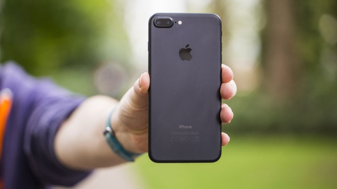 iPhone 7 Plus cũ giảm sâu, về giá hơn 5 triệu