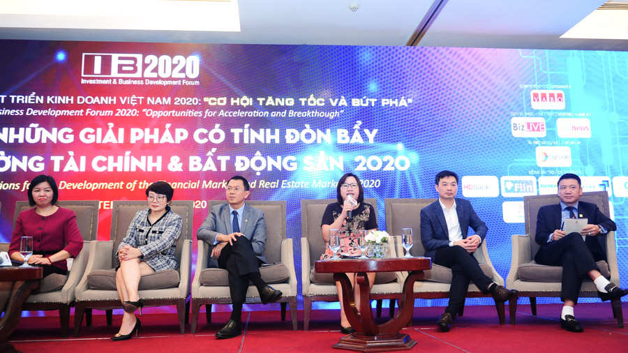 Bà Nguyễn Hương, Tổng Giám đốc CTCP Bất động sản Đại Phúc Land (thứ 4 từ trái qua)