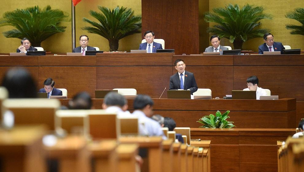 Bộ trưởng Bộ Tài chính Hồ Đức Phớc trả lời chất vấn trước Quốc hội