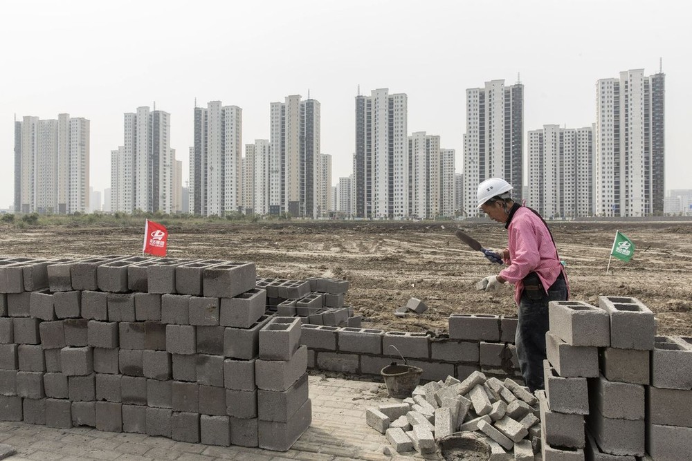 Nhà chức trách Trung Quốc tìm nhiều cách để hạ nhiệt "cơn sốt" giá nhà ở. Ảnh: Bloomberg.