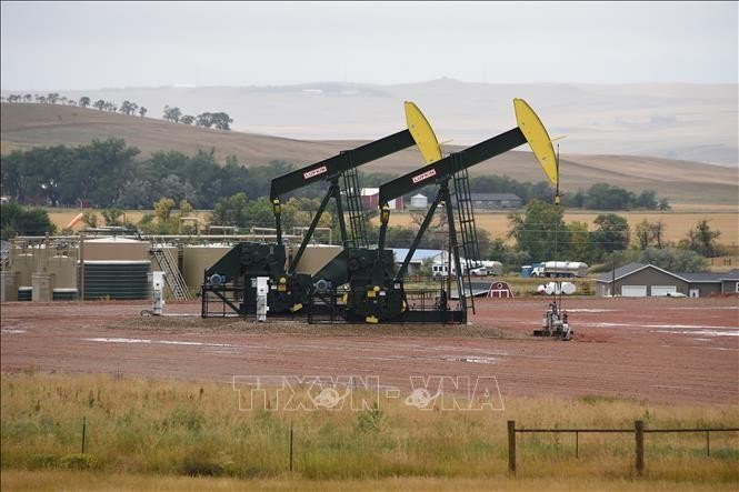 Khai thác dầu tại giếng dầu gần Williston, bang Bắc Dakota (Mỹ). Ảnh: AFP/TTXVN