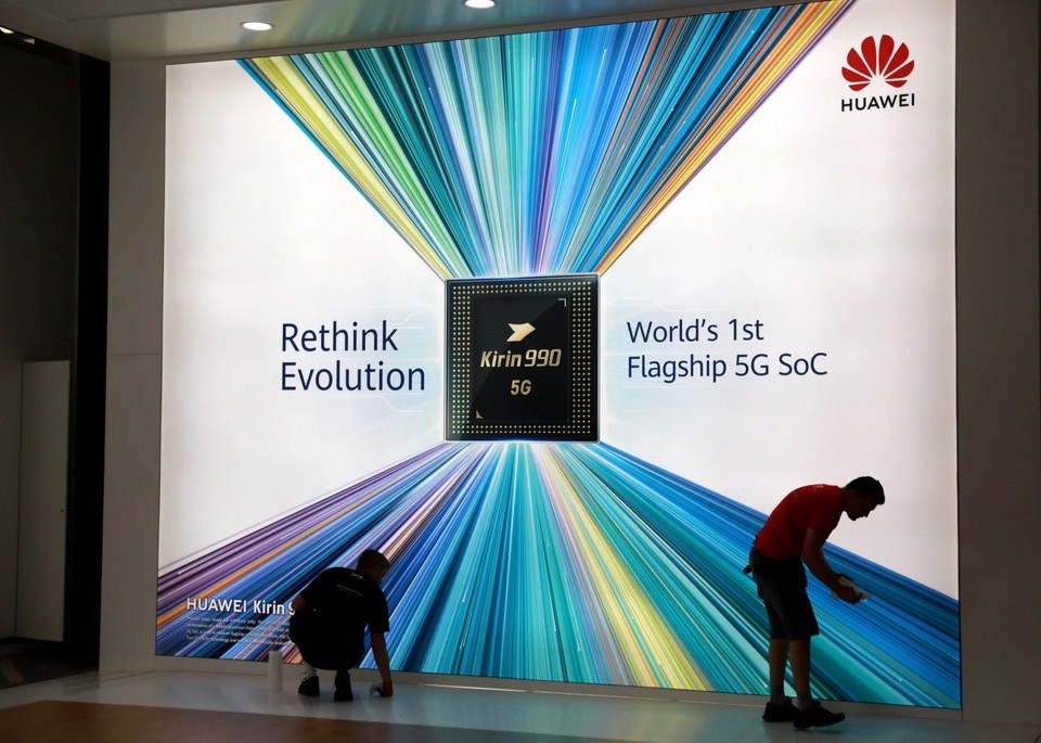 Biển quảng cáo chip xử lý Huawei tại triển lãm công nghệ IFA 2019. Ảnh: Bloomberg.