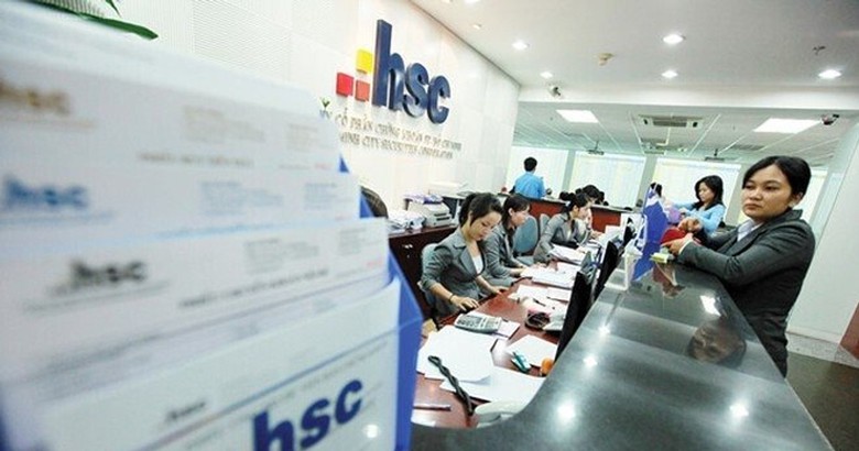 Cổ phiếu của HSC tăng đột biến, HFIC sẽ đấu thành công gần 106 triệu quyền mua?
