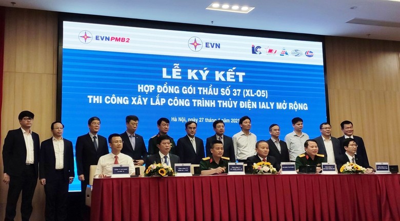 Tập đoàn Điện lực Việt Nam (EVN) và Liên danh các Nhà thầu tổ chức Lễ ký kết Hợp đồng Gói thầu 37 (XL-05) – “Thi công xây lắp công trình Dự án Nhà máy thủy điện Ialy mở rộng”
