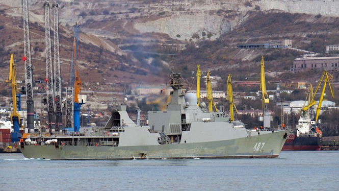 Chiến hạm Gepard 3.9 số hiệu tạm 487 di chuyển trong vùng nước cảng Novorossiysk (Nga) cuối tháng 10/2017. LIVEJOURNAL