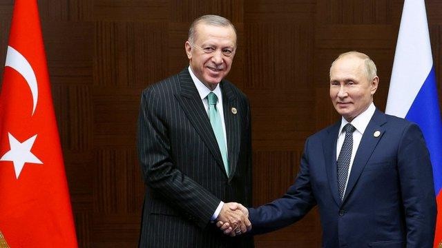 Tổng thống Nga Putin gặp Tổng thống Thổ Nhĩ Kỳ Recep Tayyip Erdogan tại Hội nghị Thượng đỉnh lần thứ 6 về phối hợp hành động và các biện pháp xây dựng lòng tin ở châu Á (CICA) ở Astana, Kazakhstan, vào ngày 13/10. Ảnh: AP